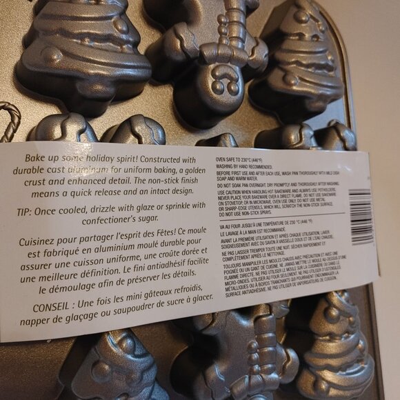 New PC Non-Stick Cast Aluminum Holiday Christmas 12 Festive 3D Mini Loaf Pan - Picture 5 of 5